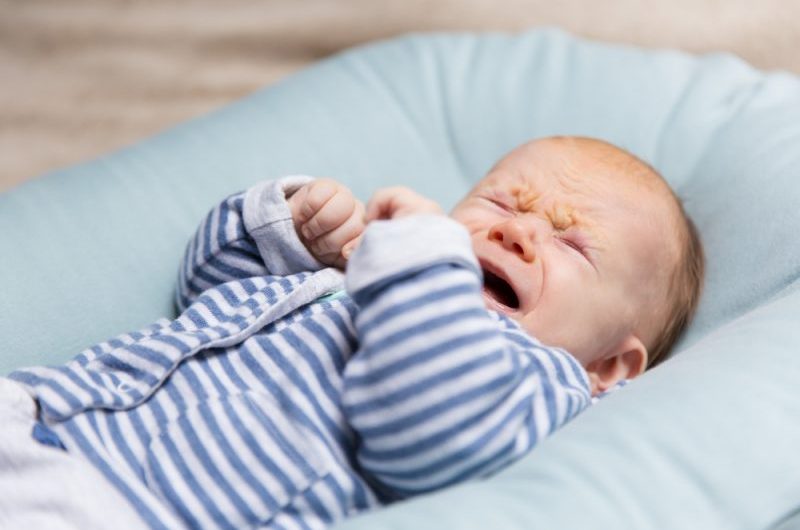 Spuchnięty siusiak u dziecka – jak go leczyć? Objawy i przyczyny