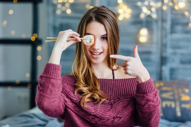 Sushi w ciąży – czy można jeść? Pieczone, surowe czy wegetariańskie?