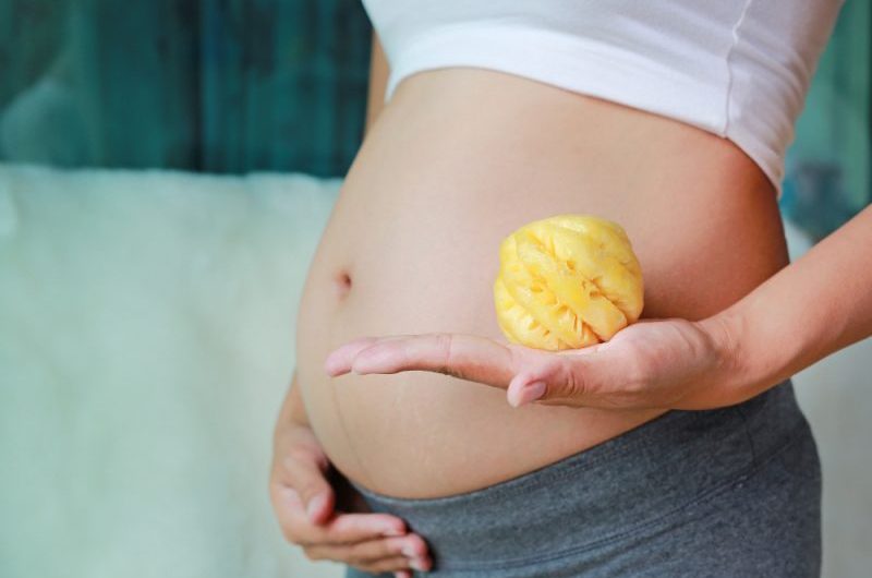 Ananas w ciąży – czy można go jeść? Bezpieczny czy nie?