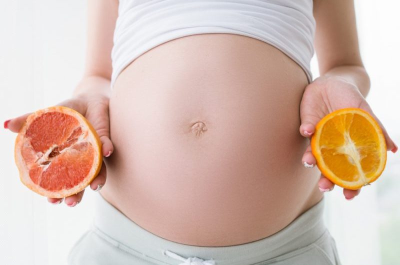 Grejpfruty w ciąży – czy można je jeść? Sok grejpfrutowy jest zdrowy?