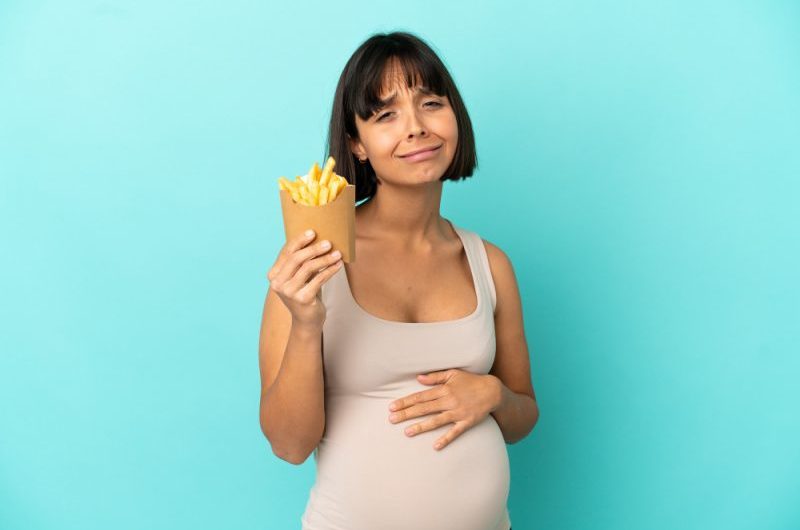 Frytki w ciąży – czy można je jeść? Szkodzą czy nie?
