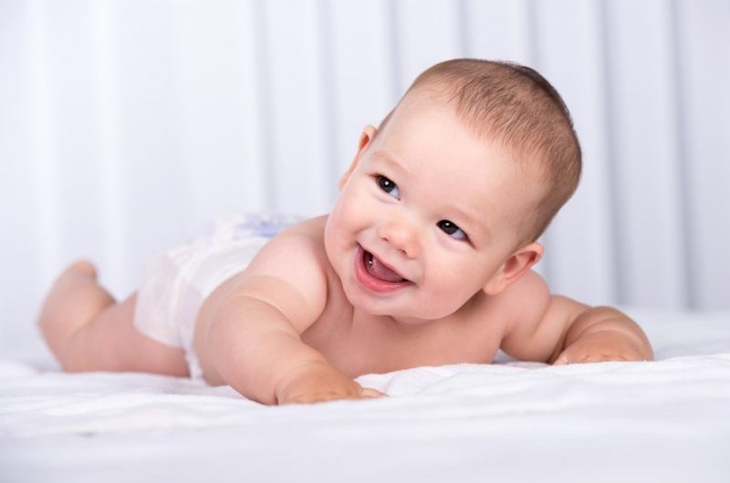 Pieluchy czy pantsy – kiedy i dlaczego warto przejść na pieluchomajtki?