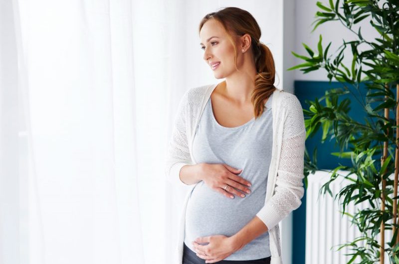 Kardamon w ciąży – czy można go jeść? Korzyści i przeciwwskazania