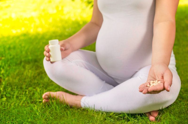 Espumisan w ciąży – czy można go stosować na wzdęcia?