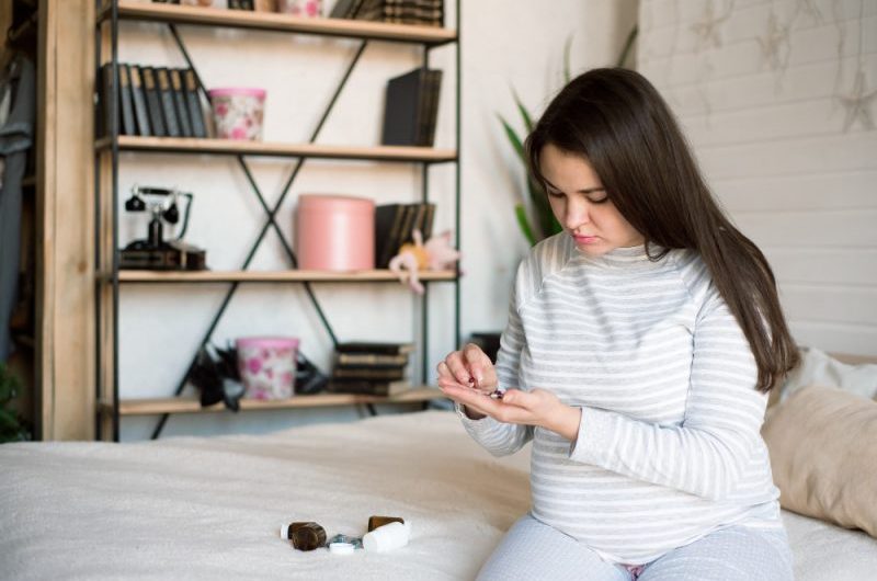 Tantum Verde w ciąży – czy można brać? Wskazania i przeciwwskazania