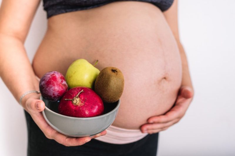 Śliwki w ciąży – czy można je jeść? Sprawdzamy suszone i zwykłe