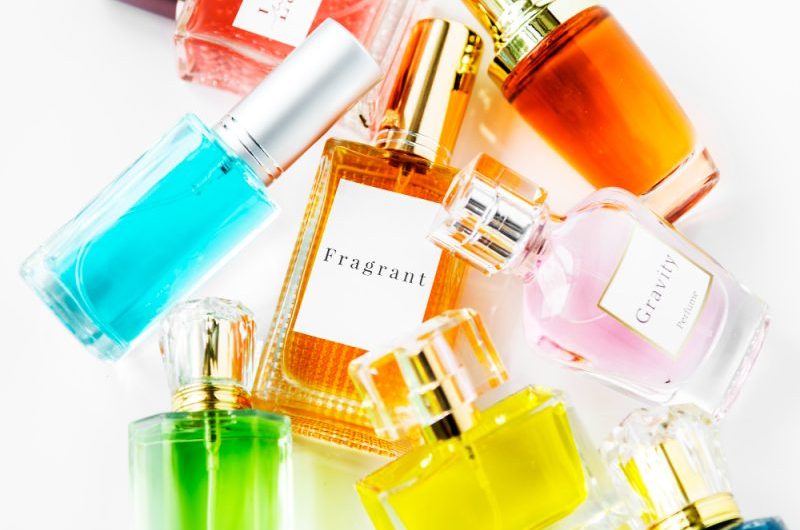 Jakie perfumy kupić koleżance na święta? 5 najlepszych opcji