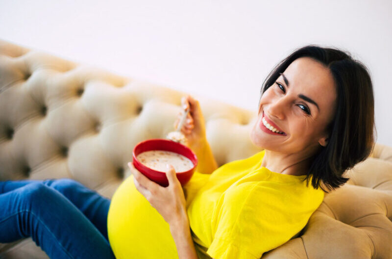 Owsianka i płatki owsiane w ciąży – czy można je bezpiecznie jeść?