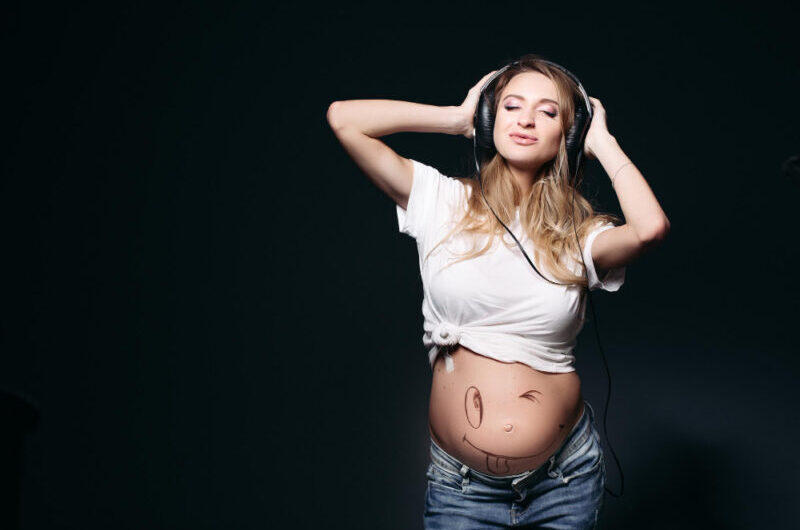 Muzyka w ciąży – jaką puszczać dla dziecka w brzuchu?