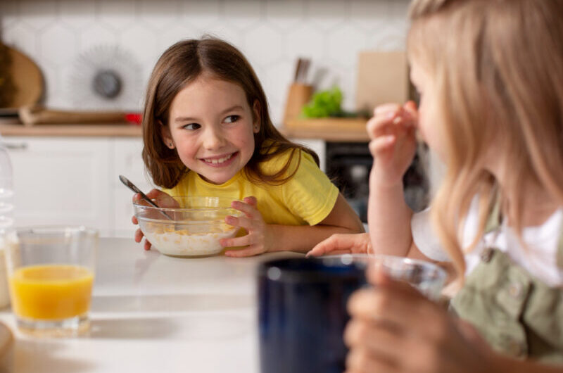 25 pomysłów na śniadanie dla dzieci – zdrowe i szybkie przepisy!