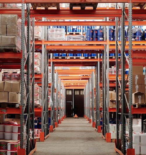 Wyposażenie ułatwiające składowanie i transport materiałów, narzędzi i sprzętów