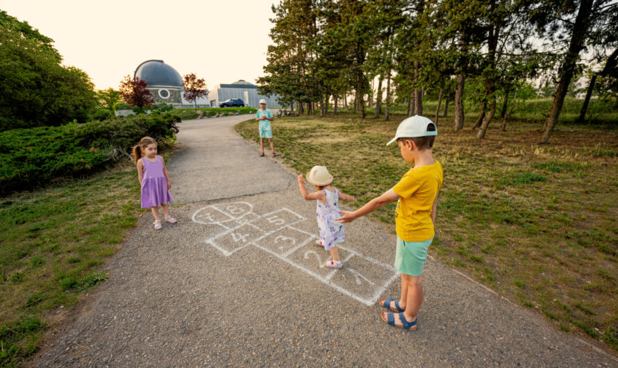 Rola zabaw z dziećmi w ich rozwoju: znaczenie zabawy w życiu dziecka