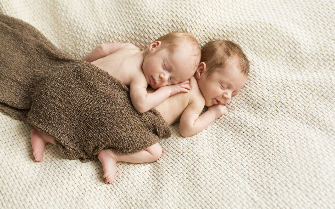 Jak przygotować się do narodzin bliźniaków: logistyka i wsparcie emocjonalne